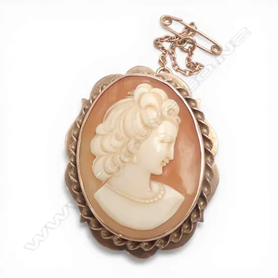 9ct GOLD CAMEO BROOCH w. safety chain, pin not gold 9.63gms