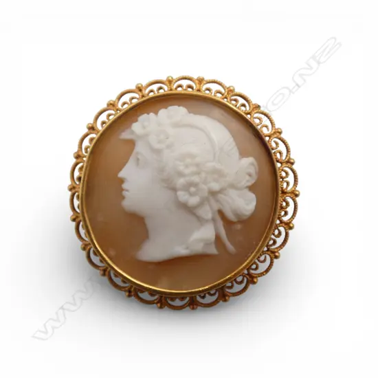 18CT CAMEO BROOCH 30mm dia 6.4gms