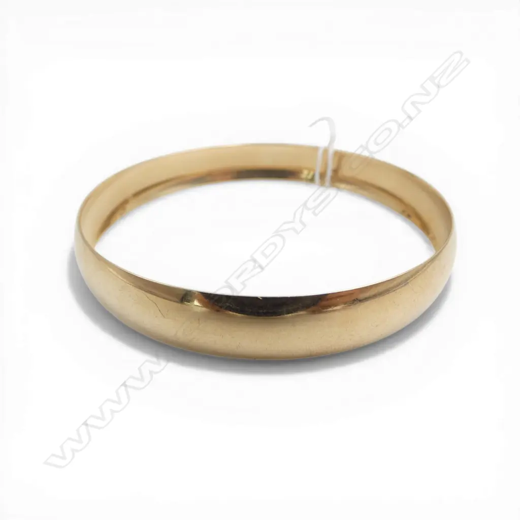 9ct YELLOW GOLD WIDE PLAIN CURVED BANGLE 13gms Image 1++