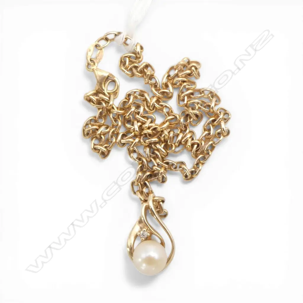 9ct GOLD NECKLACE w 10ct GOLD CULTURED PEARL & DIAMOND PENDANT 7gms Image 1++