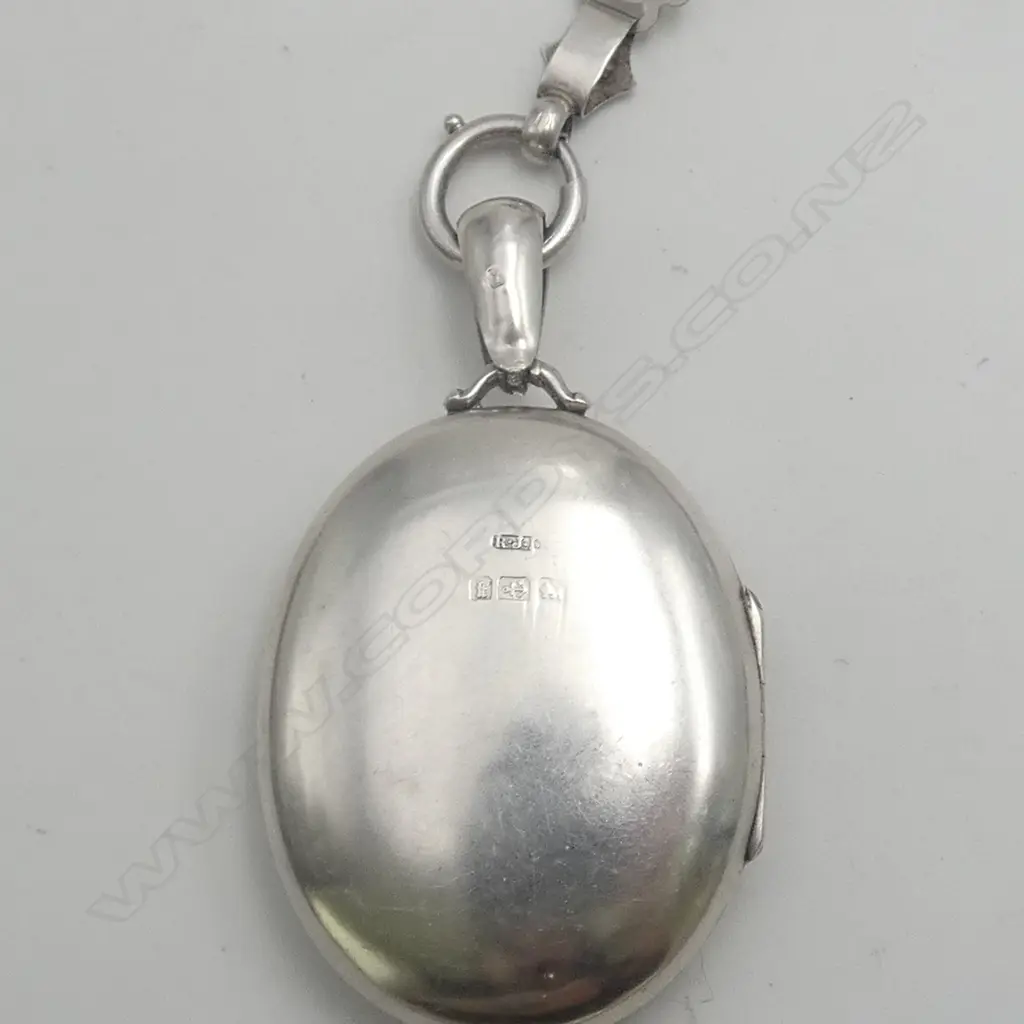late 19thC SILVER ENGRAVED LOCKET ON CHAIN mayoral type Image 1++