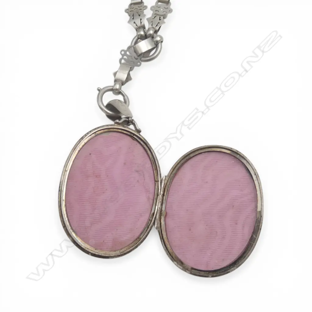 late 19thC SILVER ENGRAVED LOCKET ON CHAIN mayoral type Image 1++