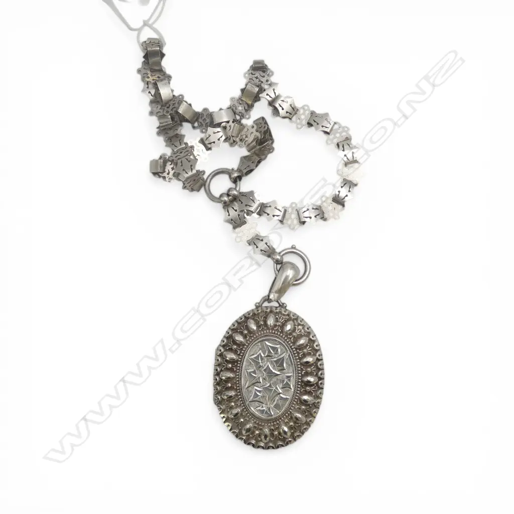 late 19thC SILVER ENGRAVED LOCKET ON CHAIN mayoral type Image 1++