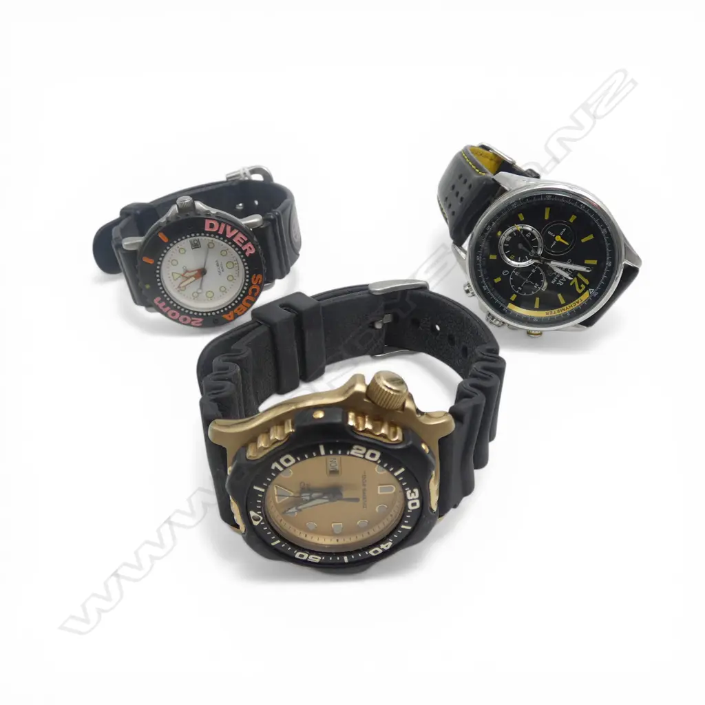 3 GENTS WRIST WATCHES; PULSAR, 2x SEIKO Image 1++
