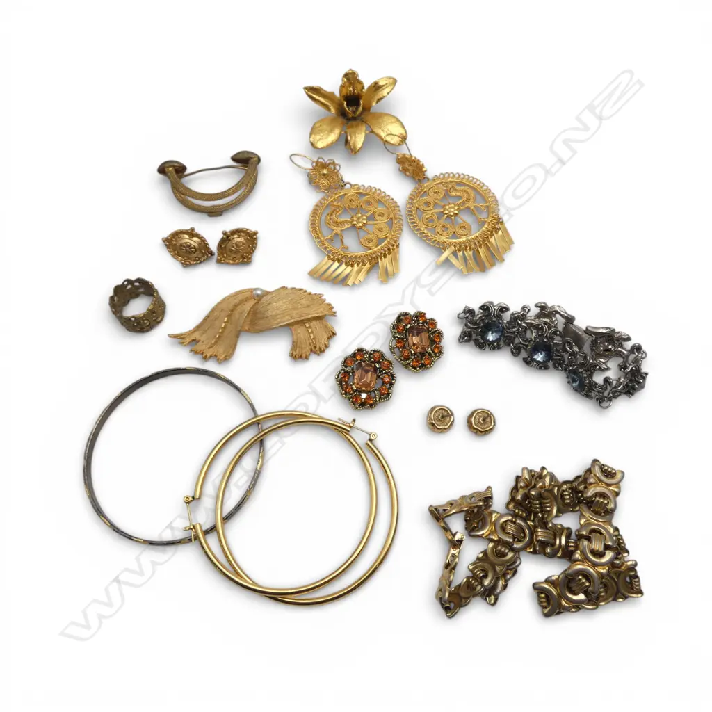 ASST. VINTAGE & COSTUME JEWELLERY Image 1++