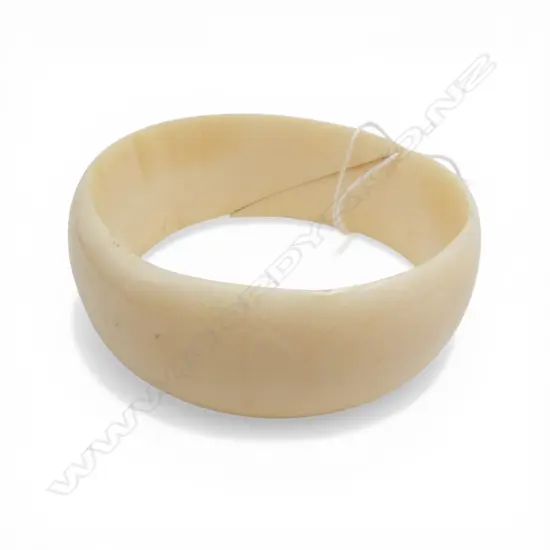 SOLID IVORY BANGLE slightly oval 65mm (INTERNAL DIA)
