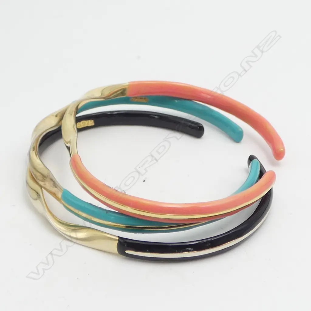 3 SMALL SILVER GILT & VARIOUS COLOURED ENAMEL CHILDS BANGLES Image 1++