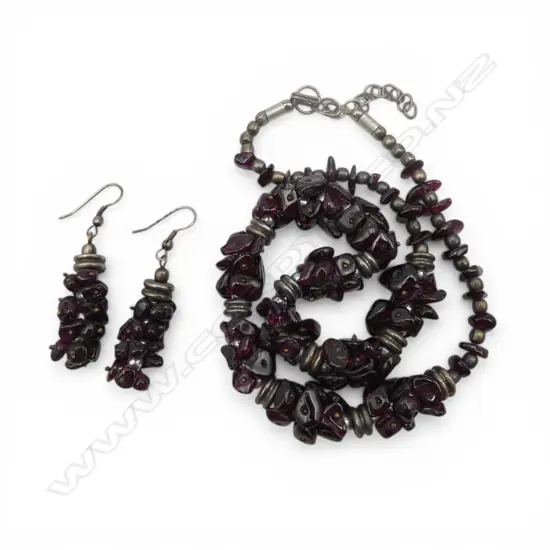 TIBETAN TRIBAL GARNET NECKLACE & EARRING SET