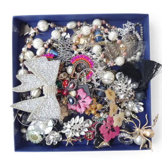 ASSORTED COSTUME JEWELLERY
