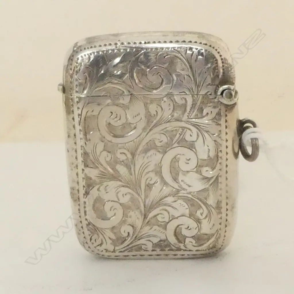 A good SILVER ENGRAVED LGE VESTA Birmingham 1900 26gms Image 1++