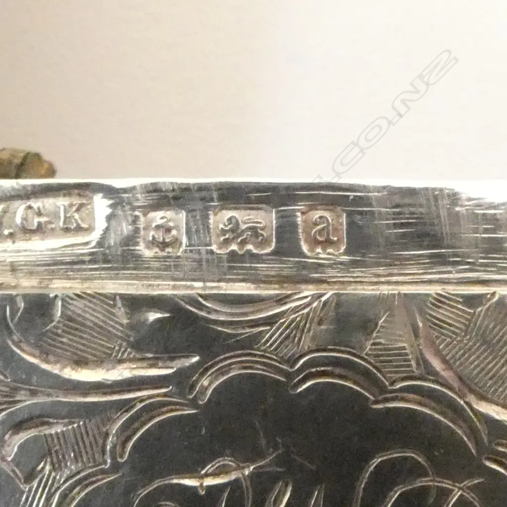 A good SILVER ENGRAVED LGE VESTA Birmingham 1900 26gms Image 1++