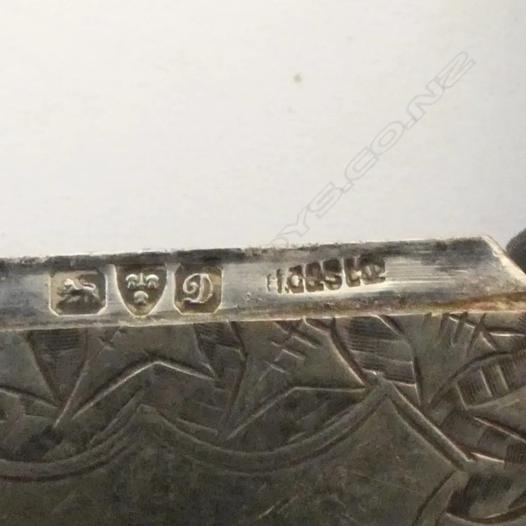 A good SILVER ENGRAVED LGE VESTA Chester 1904 33.8gms Image 1++