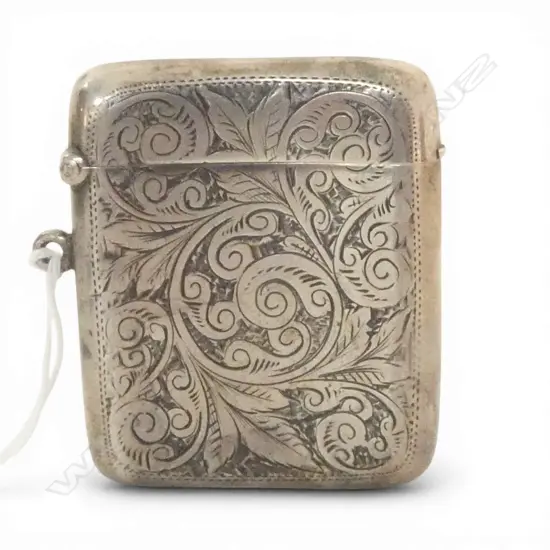 A good SILVER ENGRAVED LGE VESTA Chester 1904 33.8gms