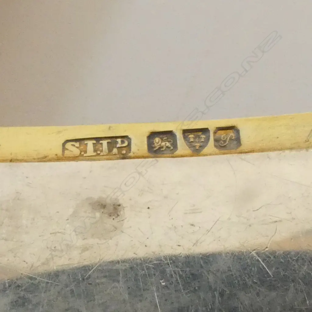 A good SILVER PLAIN LGE VESTA Chester 1915 curved for the hip gilded interior 45gms Image 1++