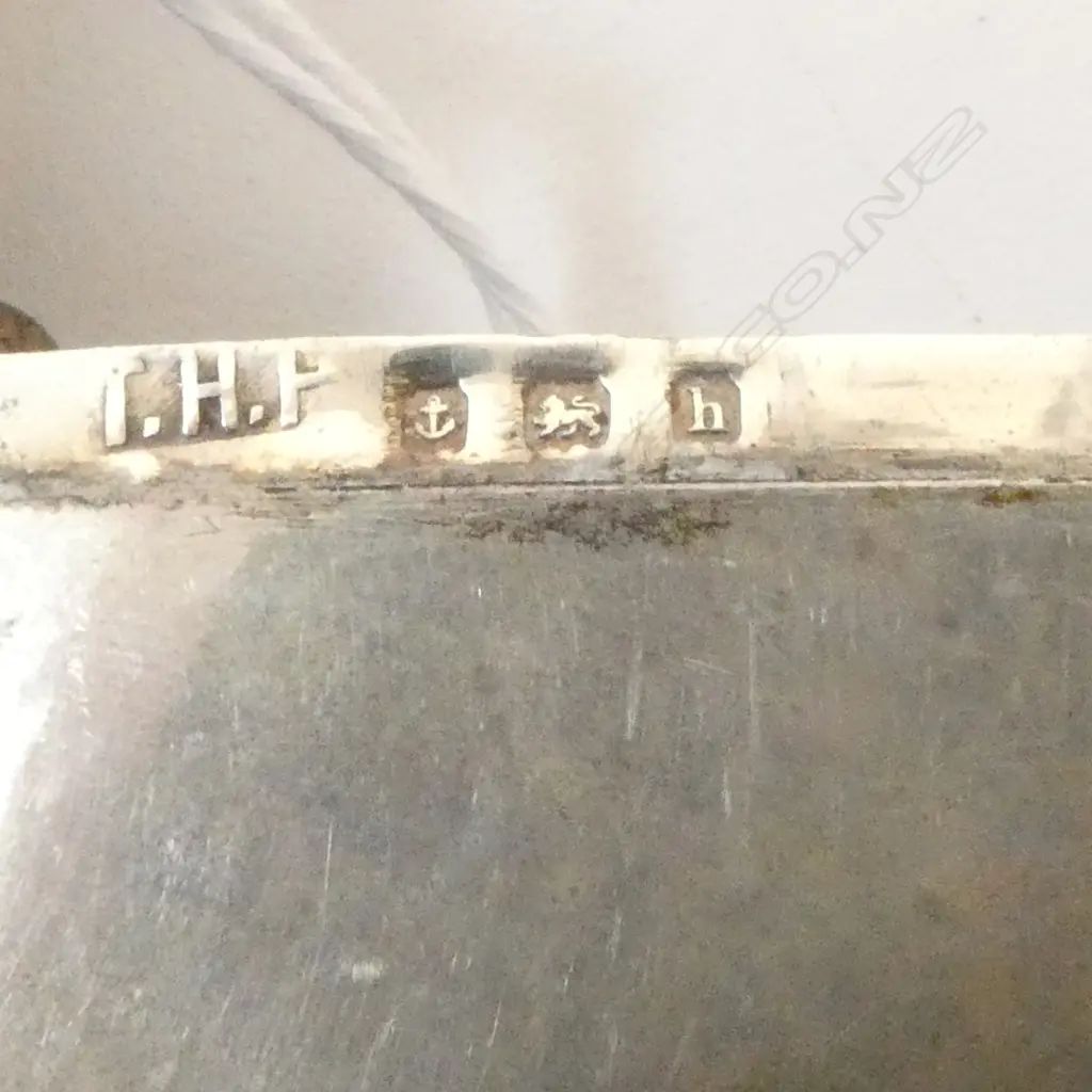 SILVER PLAIN LGE VESTA Chester 1907 curved for the hip 40gms Image 1++