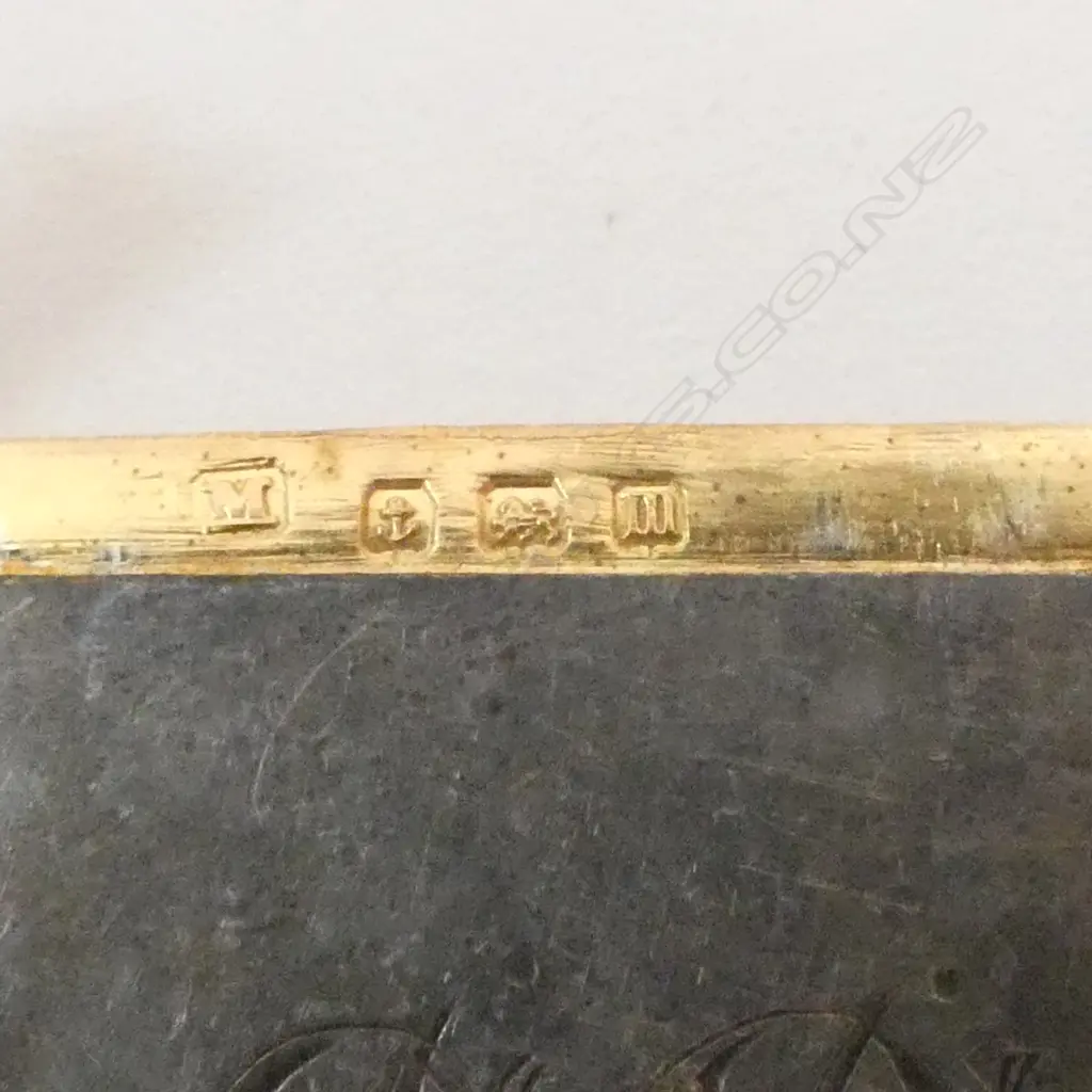 SILVER PLAIN shaped VESTA Birmingham 1911 gilded interior no hinge closing bar.  34.7gms Image 1++