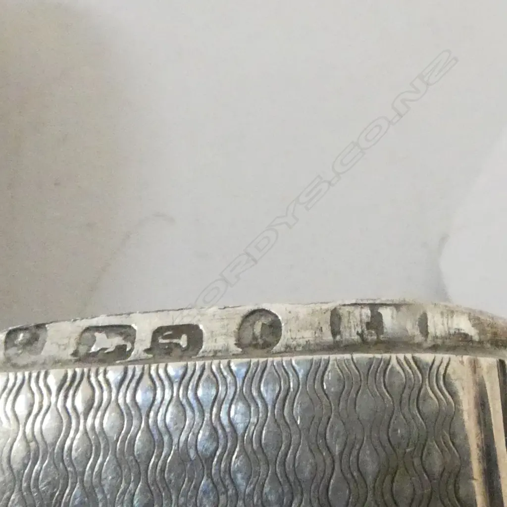 Birmingham 1891 SILVER MACHINE ENGRAVED VESTA 18gms Image 1++