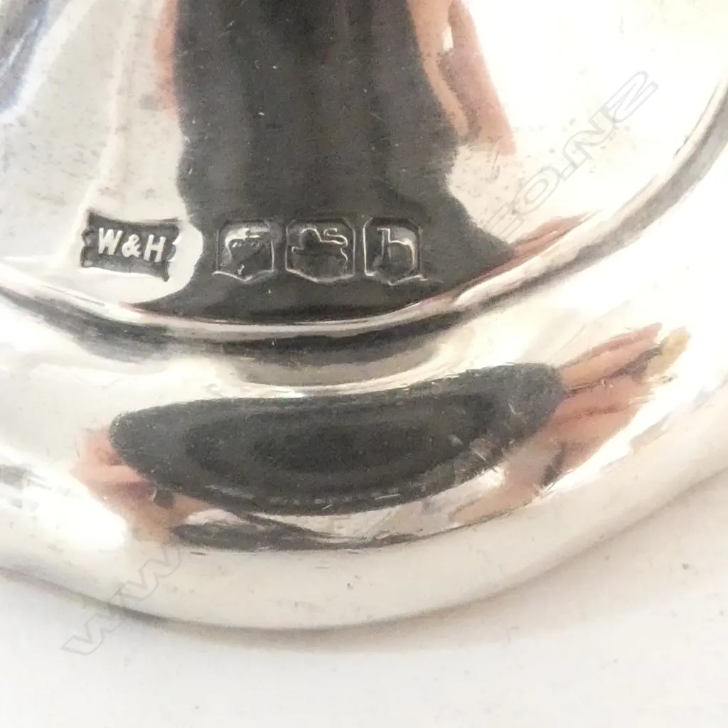 S/SILVER VASE WALKER & HALL SHEFFIELD 1919 WEIGHTED BASE 161GMS Image 1++