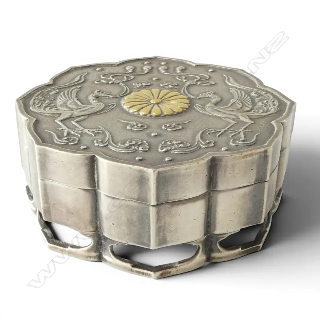 JAPANESE SILVER BOX, LOTUS BLOSSOM SHAPE 62mm dia, 116gms Image 1++