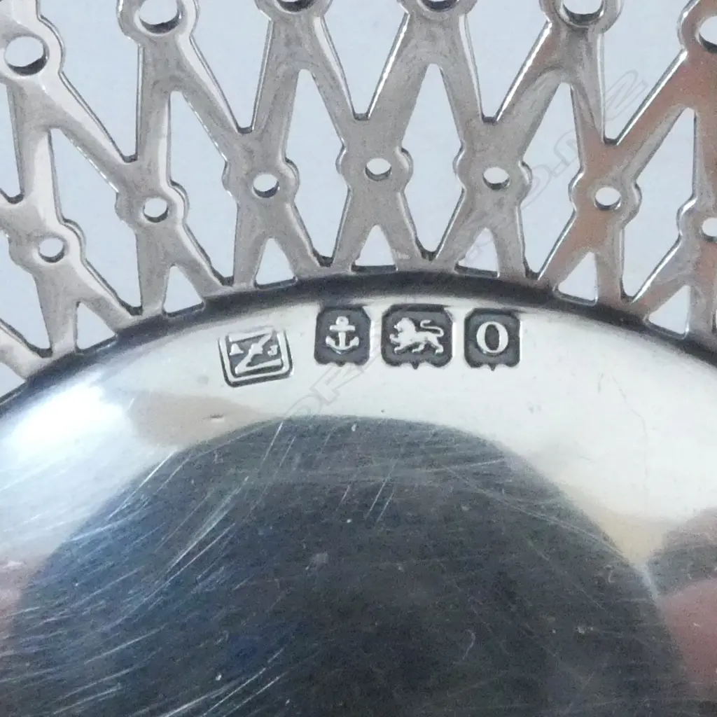 S/SILVER SWEET COMPORT  AJZ ZIMMERMAN MAKER BIRMINGHAM 1913 70GMS Image 1++