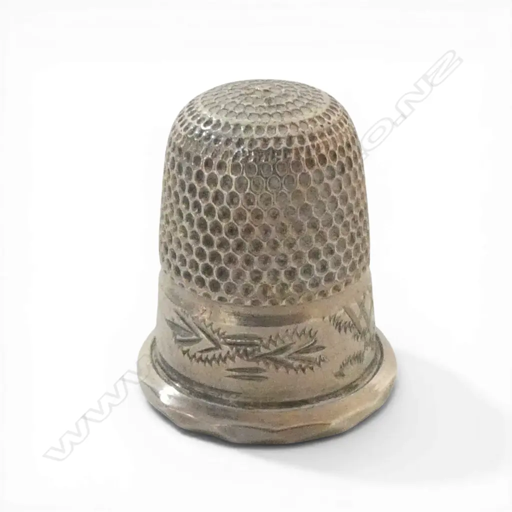 BOXED STG SILVER THIMBLE Birmingham 1899 by C C May & Sons (Charles May) a noted thimble maker Image 1++