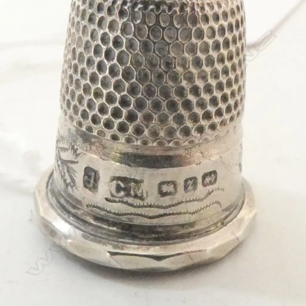 BOXED STG SILVER THIMBLE Birmingham 1899 by C C May & Sons (Charles May) a noted thimble maker Image 1++