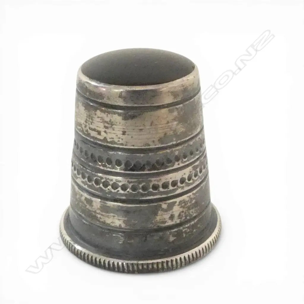 STG SILVER THIMBLE w black onyx panelled top Image 1++