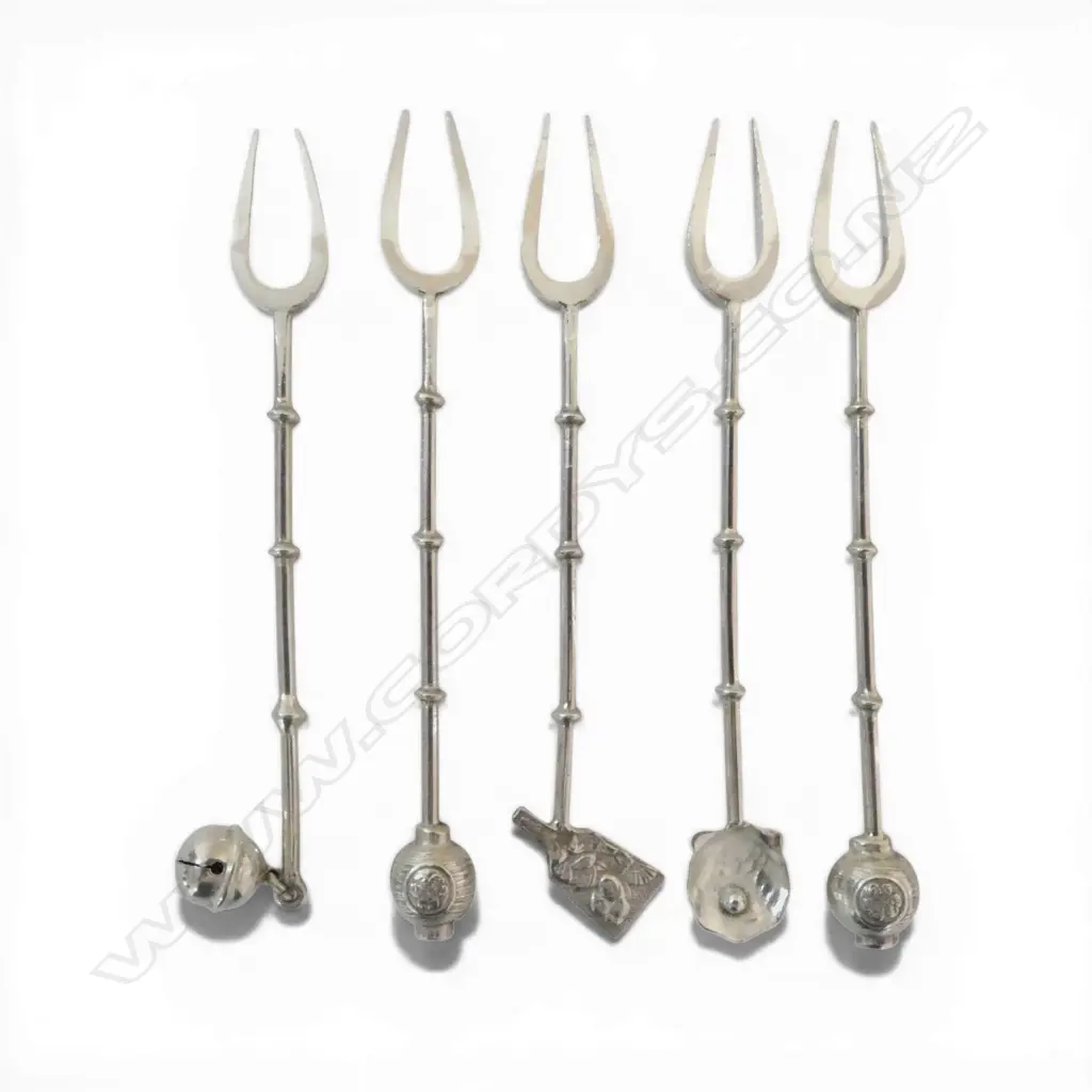 5 ORIENTAL 950 SILVER FORKS 25.5GMS Image 1++