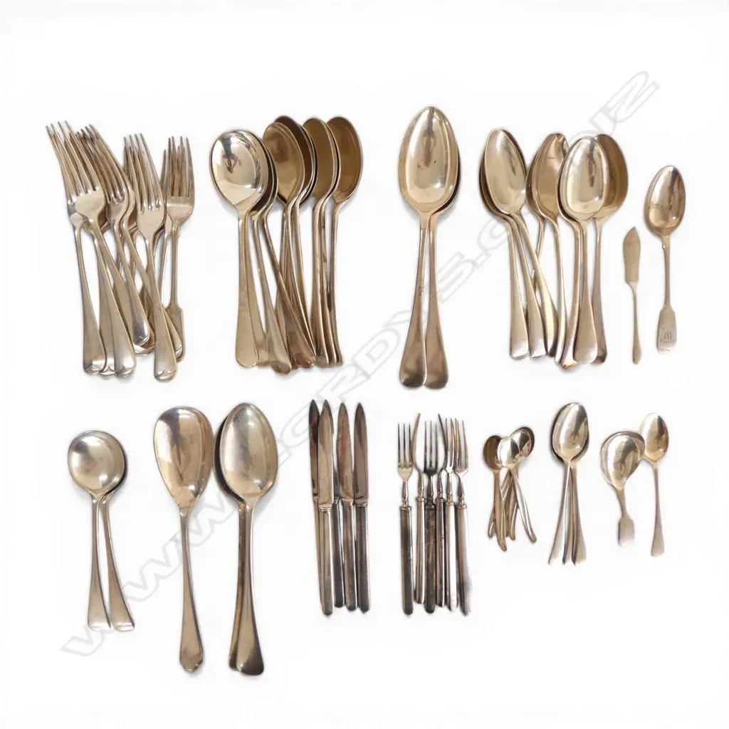 TRAY OF MIXED EP CUTLERY Image 1++