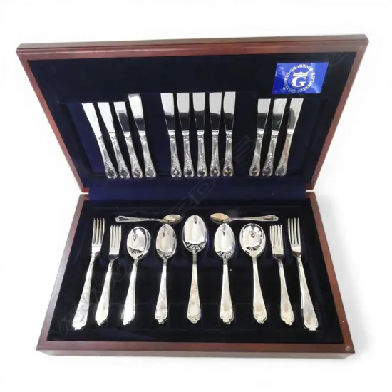 ENGLISH GROSVENOR SILVER PLATE 6 PERSON CUTLERY SET as new in larger  CANTEEN
