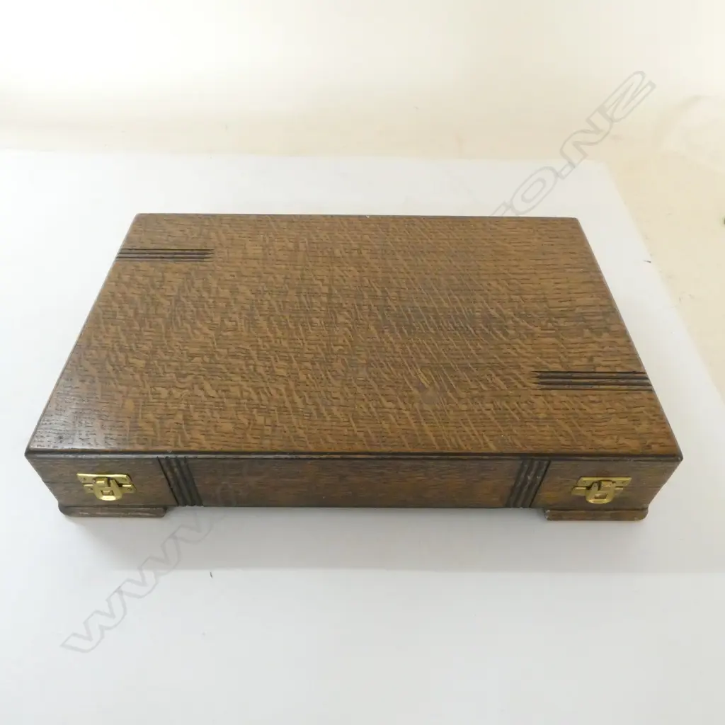 OAK CASED CUTLERY SET L380MM (KNIVES WITH IVORINE HANDLES) Image 1++