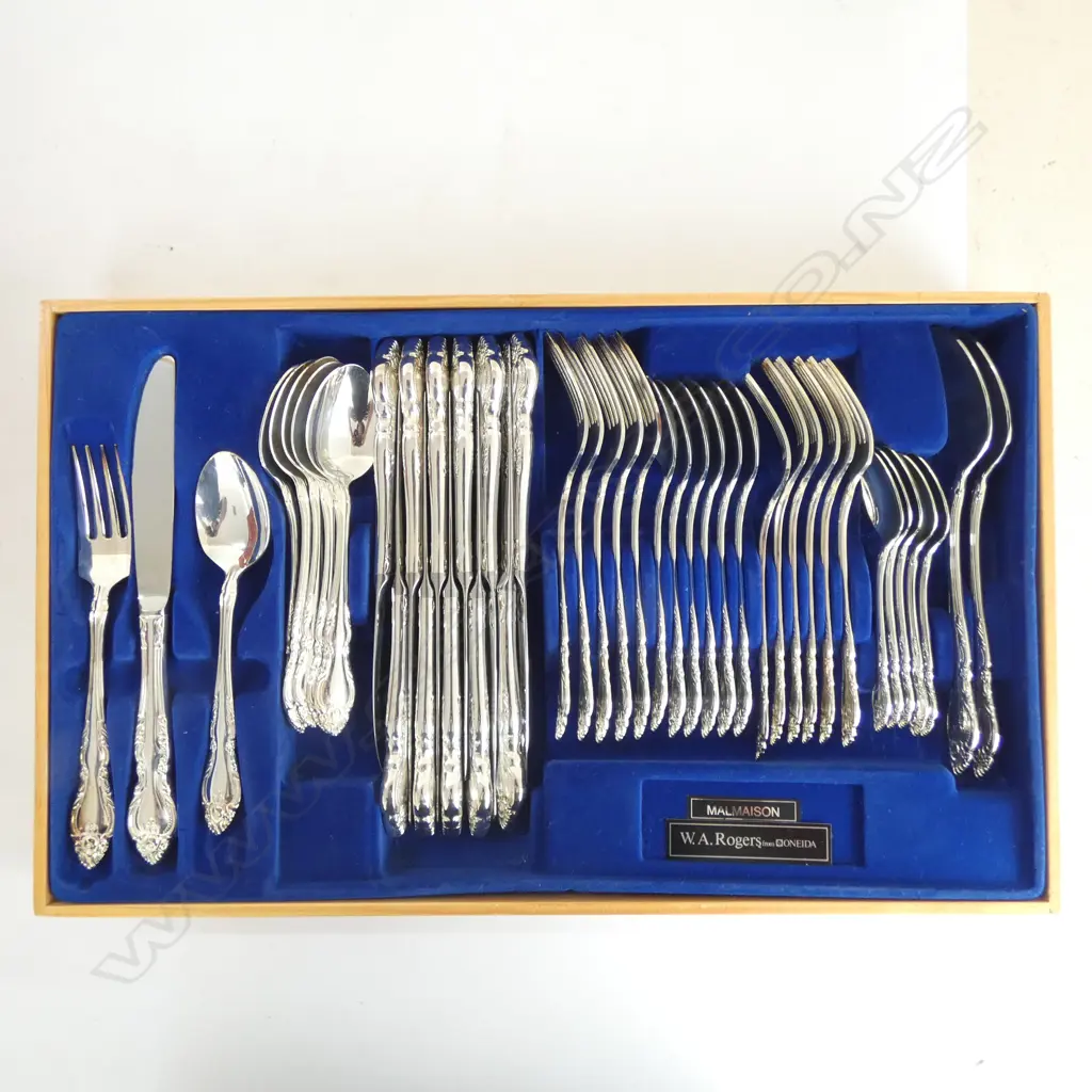 WA ROGERS from ONEIDA  PLATED CUTLERY CANTEEN, 6 SETTING Image 1++