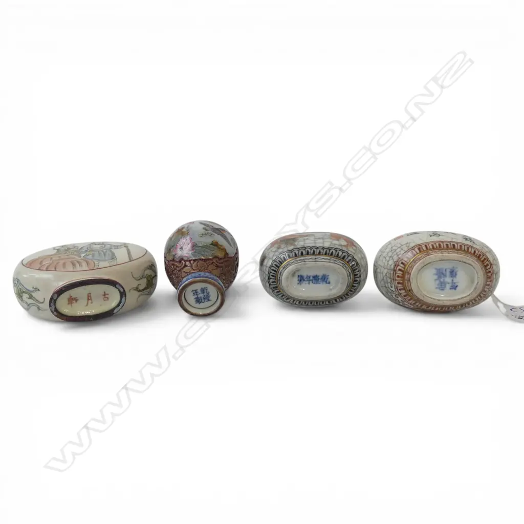 4 ORIENTAL SNUFF BOTTLES two missing lids H.80mm Image 1++