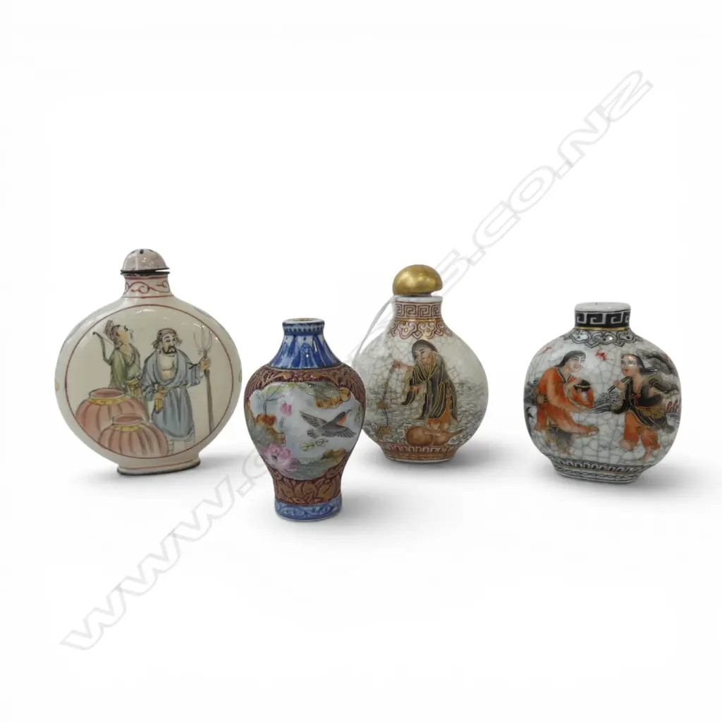 4 ORIENTAL SNUFF BOTTLES two missing lids H.80mm Image 1++