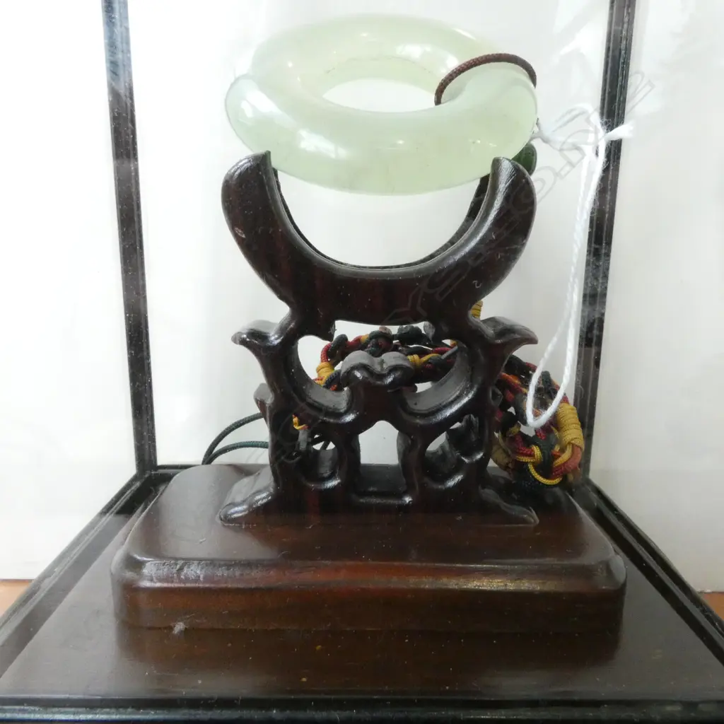 JADE DISC PENDANT in display case H.210mm + CARVED STONE HOTEI PENDANT H.42mm Image 1++