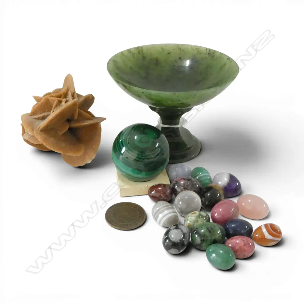 DESERT ROSE CRYSTAL, NEPHRITE JADE COMPORT H.80mm, POLISHED STONES Image 1++