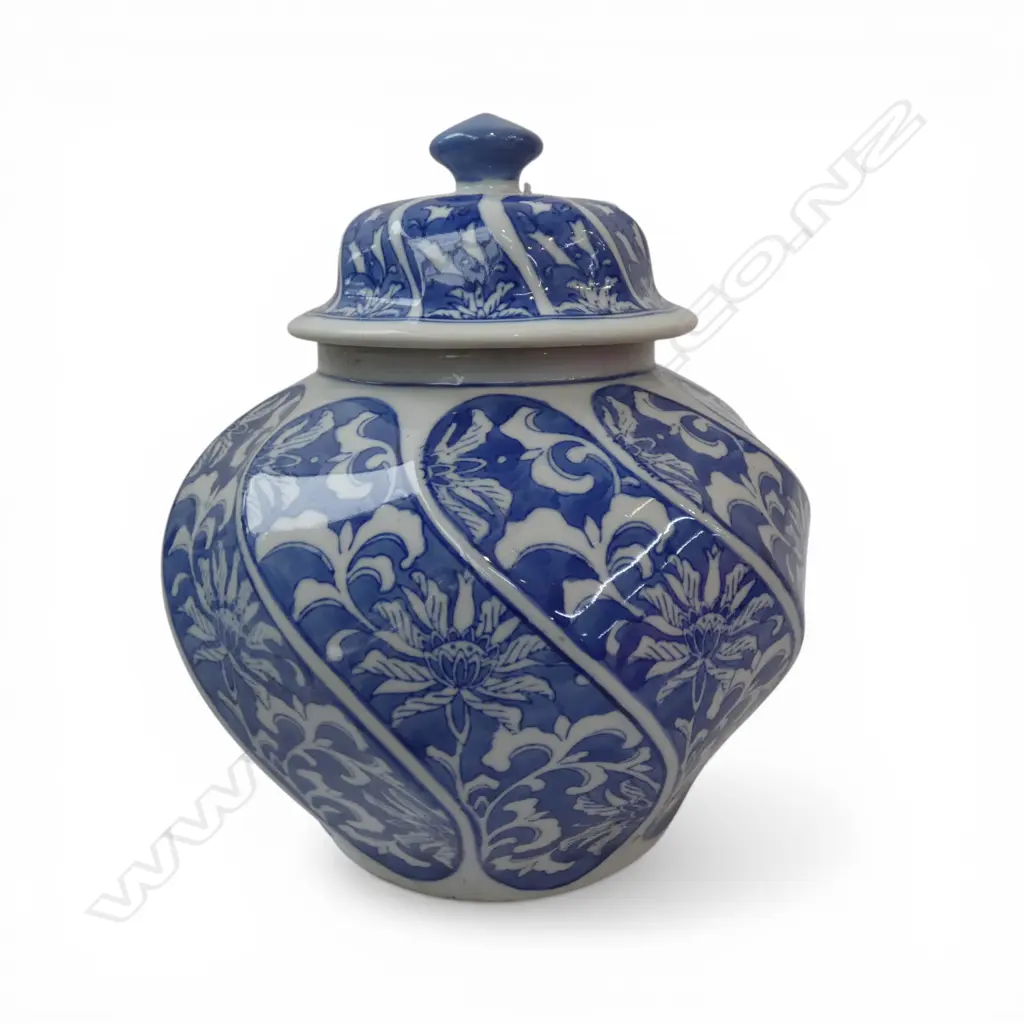 ORIENTAL B/W LIDDED GINGER JAR H.280mm Image 1++