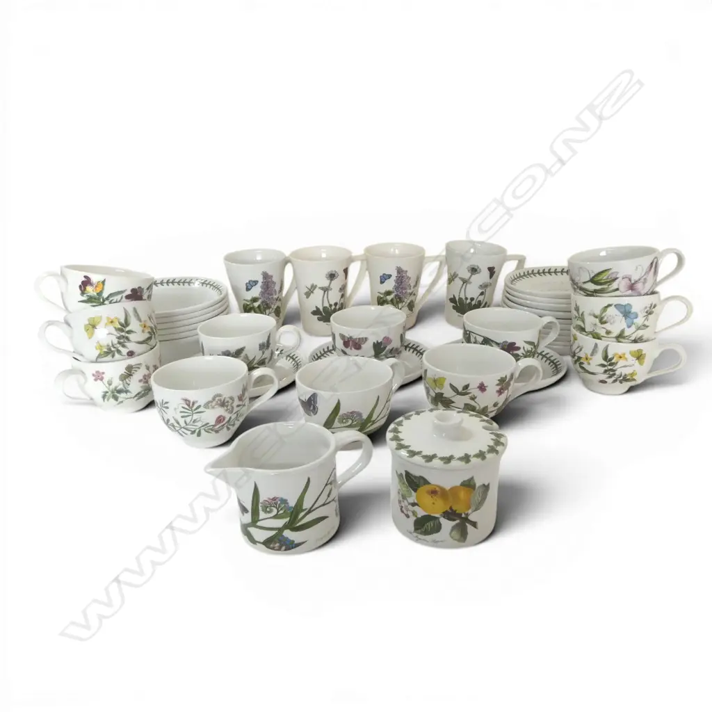 PORTMEIRION CHINA; 10 CUPS/SAUCERS, 4 COFFEE MUGS, 6 CEREAL BOWLS & PLATE Image 1++