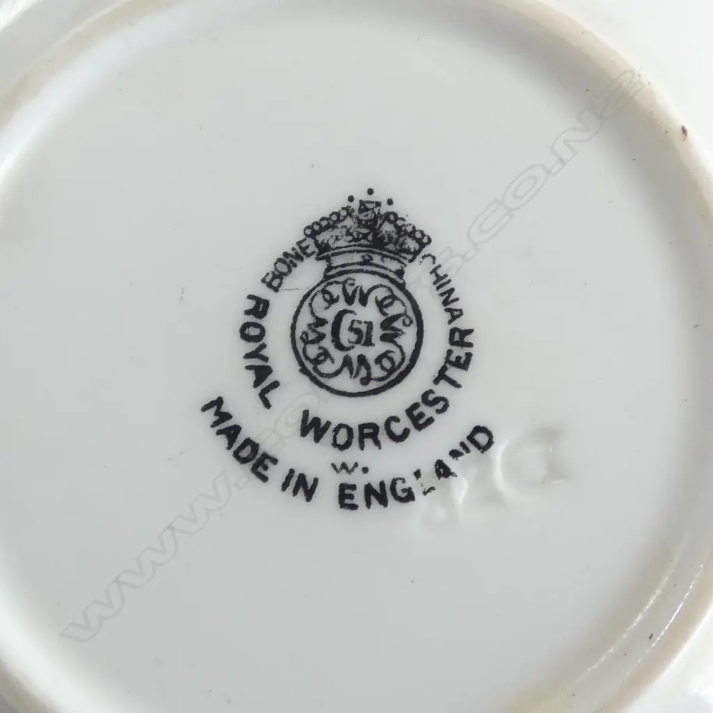 ROYAL WORCESTER PAINTED FRUIT PIN DISH by BRYAN COX Dia.73mm Image 1++