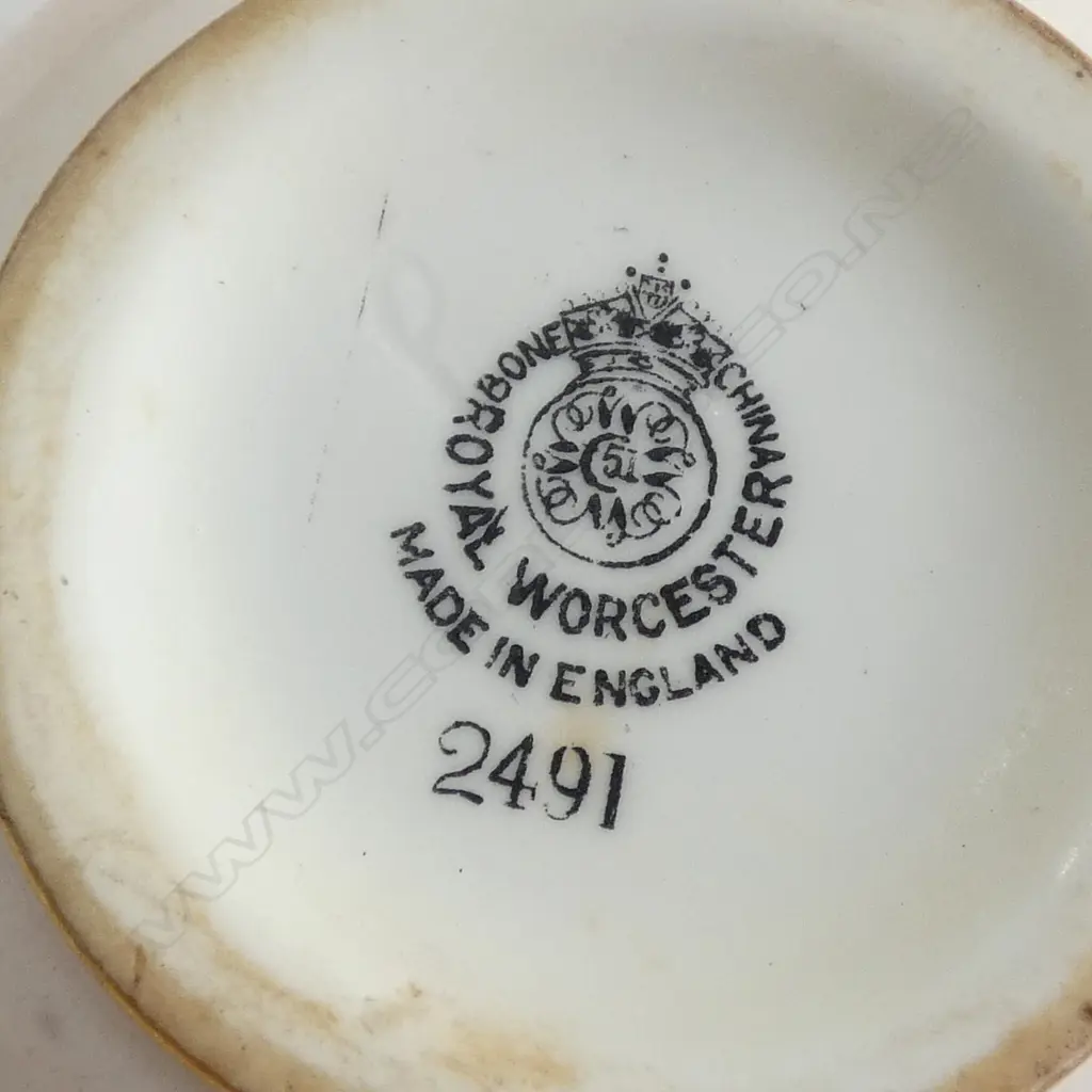 ROYAL WORCESTER PAINTED FRUIT VASE by KITTY BLAKE H.80mm Image 1++