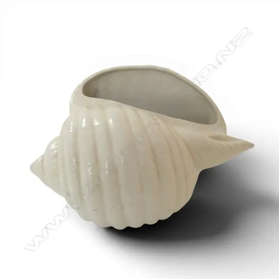 LRG SHORTER & SON SHELL VASE, H.150 x 260mm
