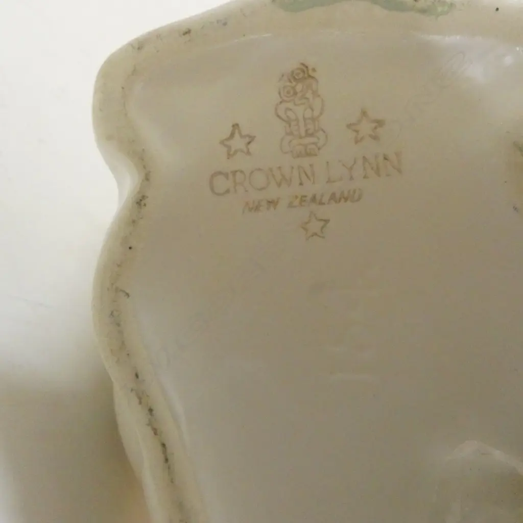 SMALL CROWN LYNN WHITE SWAN Tiki mark #154 Image 1++