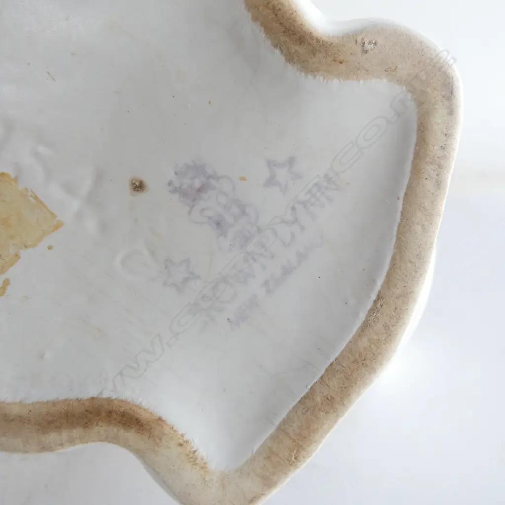 CROWN LYNN SWAN No. 154 tiki stamp to base H.100mm Image 1++