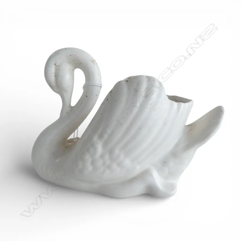 CROWN LYNN SWAN No. 154 tiki stamp to base H.100mm Image 1++