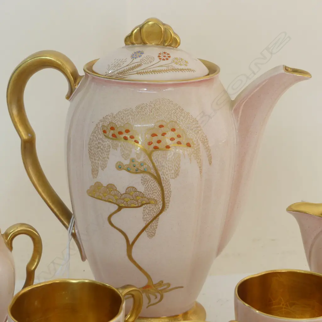 CARLTON WARE GILT ORIENTAL DESIGN 6 PLACE COFFEE SERVICE one saucer with repair Image 1++