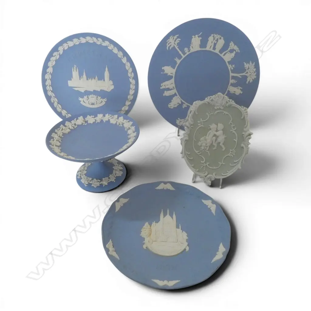 5 PCS WEDGWOOD BLUE/GREEN JASPER WARE, 3 PLATES (1 boxed), COMPORT & WALL PLAQUE Image 1++