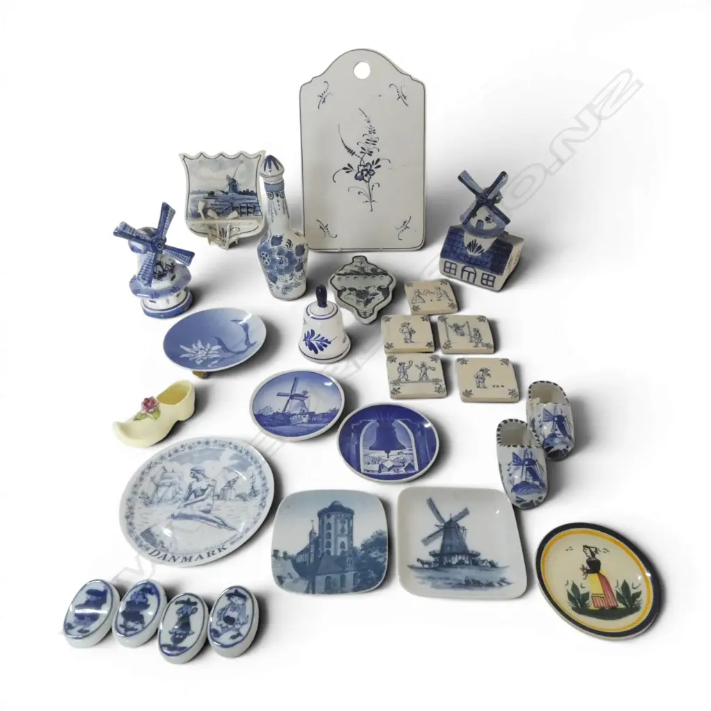 ASST. VINTAGE SML DUTCH B/W ITEMS & SML DANISH DISHES Image 1++