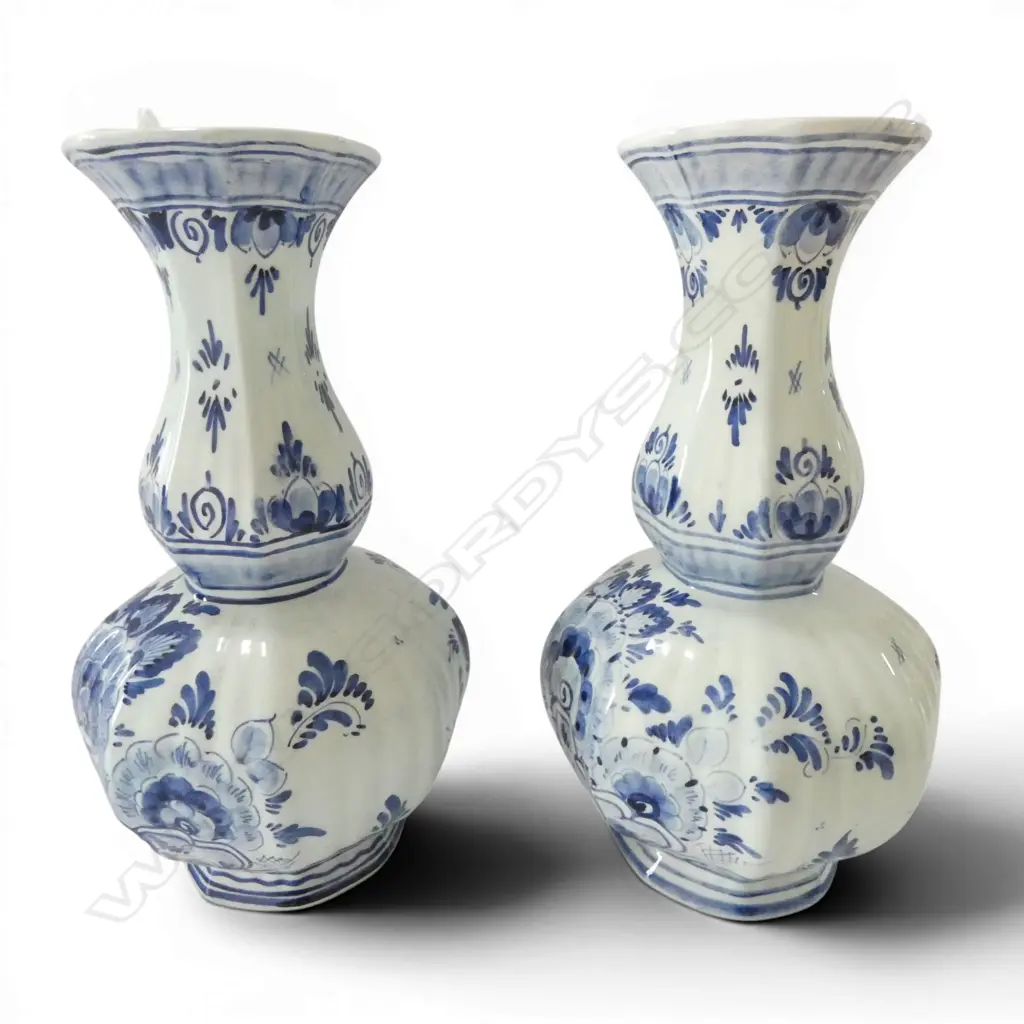 2 DELFT WARE PORCELAIN VASES, H.260mm Image 1++