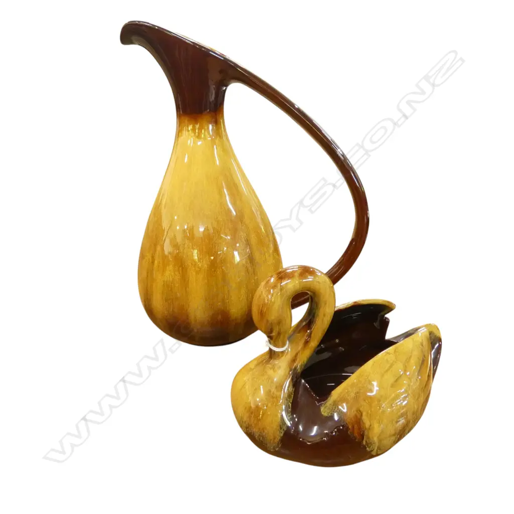 2 PCES BLUE MOUNTAIN POTTERY; JUG H.325mm, SWAN Image 1++