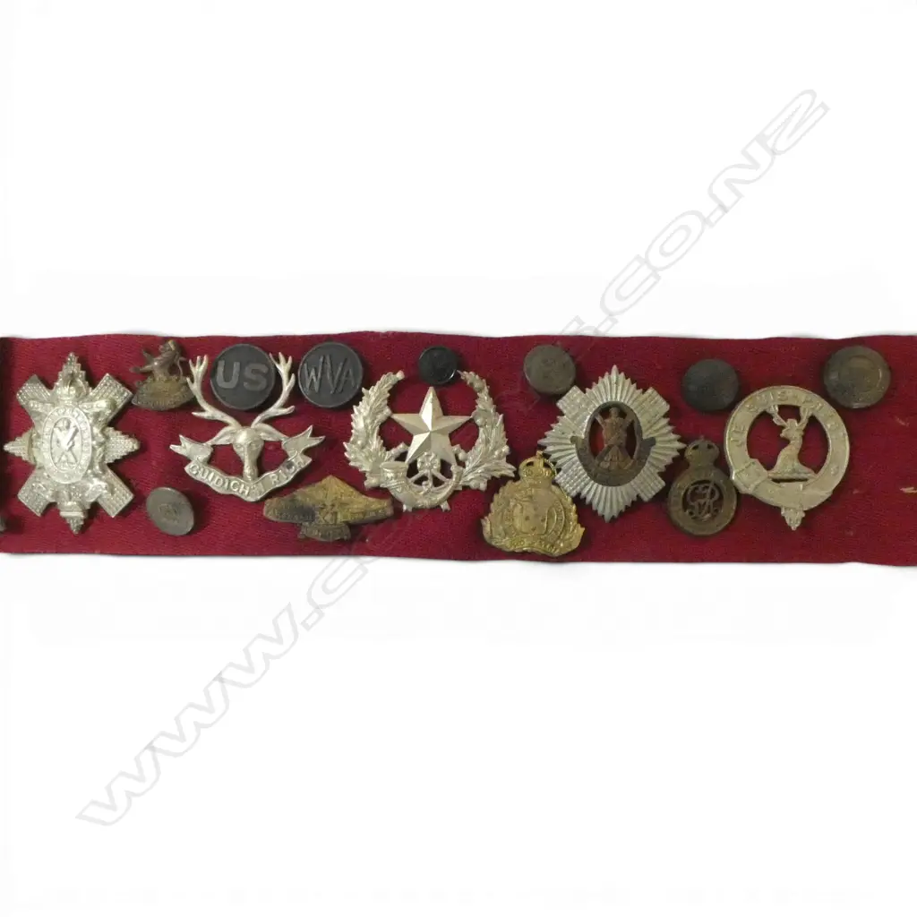 MILITARY SERVICE BELT ADORNED WITH VARIOUS MILITARY PINS & BADGES L.870mm Image 1++